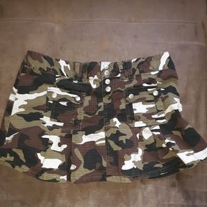 Camo mini skirt